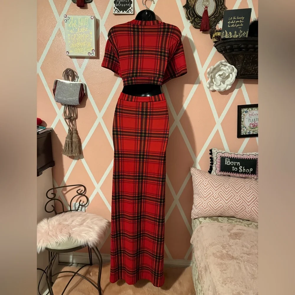 It’s Plaid Body con Dress - Picture 2 of 8